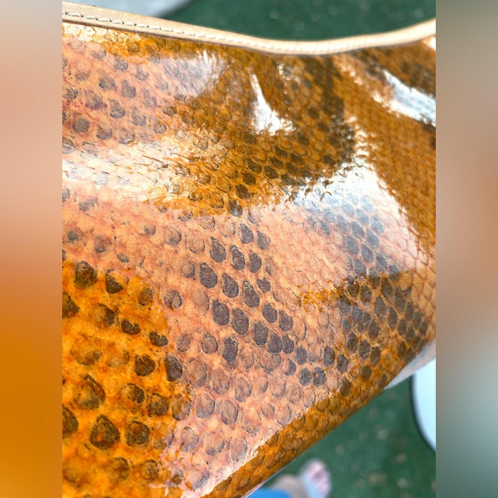 Vintage 90s/Y2K orange genuine patent leather shoulder baguette bag - Picture 10 of 10